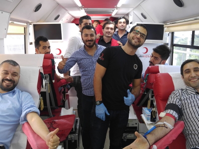Nous avons donné du sang pour le Kızılay